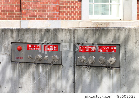 Tokyo Station Marunouchi Exit Fire extinguishing water sampling and water outlets Marunouchi, Chiyoda-ku, Tokyo A red brick retro-modern building Tokyo Station Marunouchi Exit Fire extinguishing water sampling and water outlets Marunouchi, Chiyoda-ku, Tokyo A red brick retro-modern building 89508525