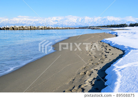 Toyama Bay, Tateyama mountain range from the coast 89508875
