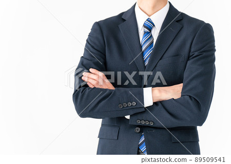 商人雙臂折疊在手邊 商人雙臂折疊在手邊 89509541