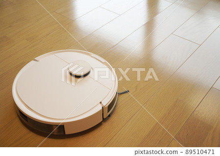 清潔客廳的白色清潔機器人的圖像照片 89510471