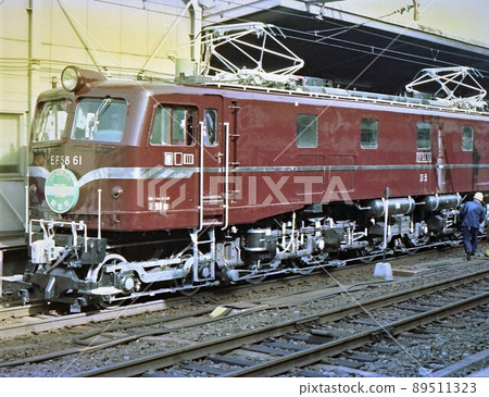 1982 EF5861 牽引鐵道 110 週年紀念號東京站東海道線東京錄影 89511323