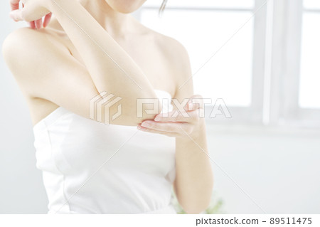 Women's skin care elbows without face 89511475
