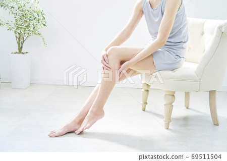 無臉女性足部護理客廳 89511504