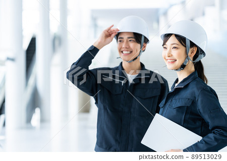Young staff of workers 89513029