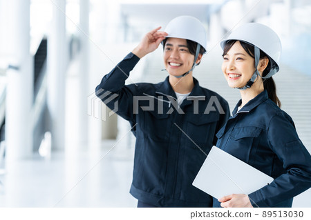 Young staff of workers Young staff of workers 89513030