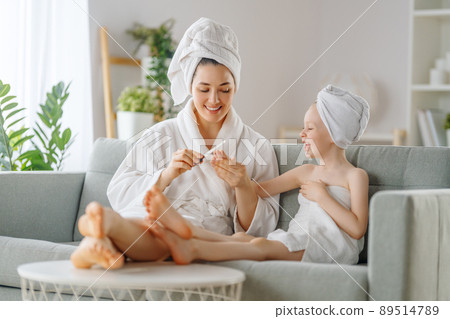 Mother and daughter after a bath 89514789