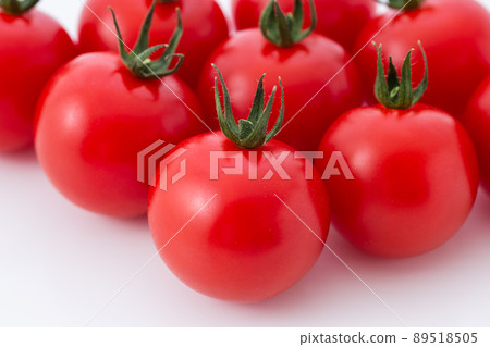 Mini tomatoes (fruit tomatoes) Mini tomatoes (fruit tomatoes) 89518505