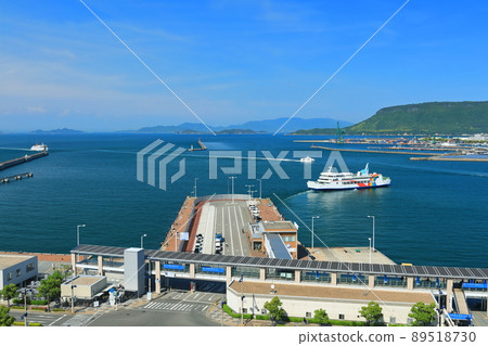 [香川縣]天氣晴朗時，高松港和矢島 89518730