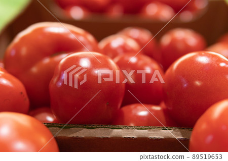 fresh tomatoes on the counter in the supermarket fresh tomatoes on the counter in the supermarket 89519653