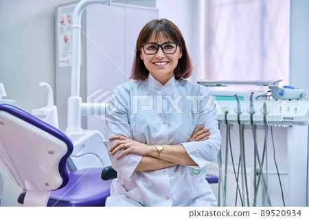 Portrait of confident female dentist doctor in office looking at camera 89520934