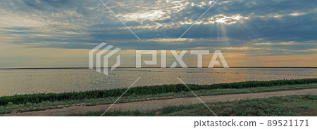 Cloudy sky panorama over salt lake 89521171