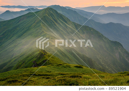 Tanigawa mountain range at dusk, superb view 89521904