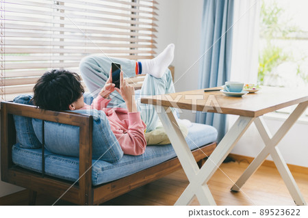 Young man lifestyle smartphone 89523622