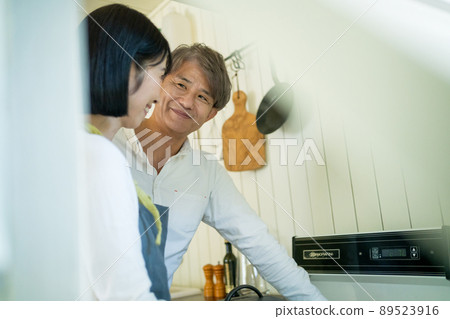 Senior couple lifestyle 89523916