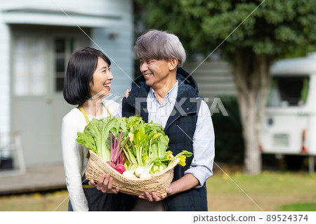 Middle couple kitchen garden 89524374