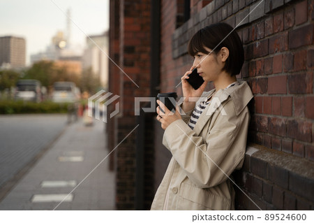 A woman talking on a smartphone 89524600