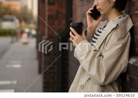 A woman talking on a smartphone 89524610