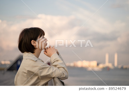 Woman indulging in wisdom 89524679