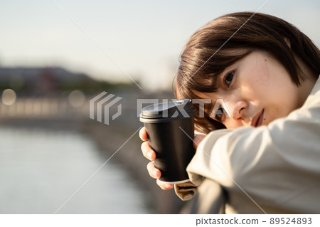 女人沉迷於智慧 89524893