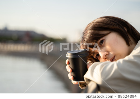 女人沉迷於智慧 89524894