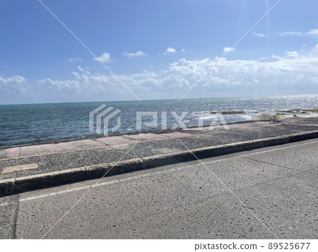 Sky and sea, tropical sunshine Sky and sea, tropical sunshine 89525677