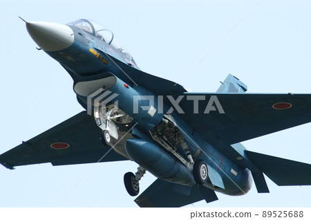 F-2B landing at JASDF Komatsu Air Base 89525688