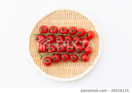 Mini tomatoes (fruit tomatoes) Mini tomatoes (fruit tomatoes) 89526135