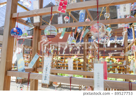 Odo Yumekake wind chime swaying in the wind (Edo wind chime) Odo Yumekake wind chime swaying in the wind (Edo wind chime) 89527753