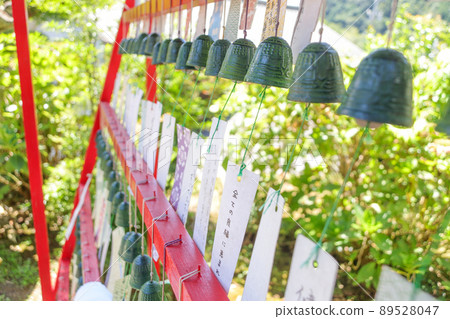 Odo Yumekake wind chime swaying in the wind (Southern wind chime) 89528047