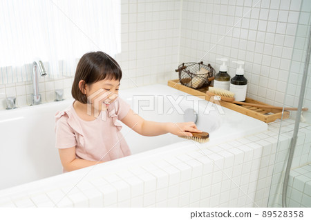 Girl helping to clean the bath Girl helping to clean the bath 89528358