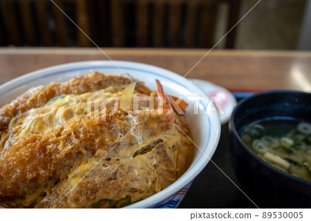 Shrimp and cutlet Abek bowl (Aomori prefecture) 89530005