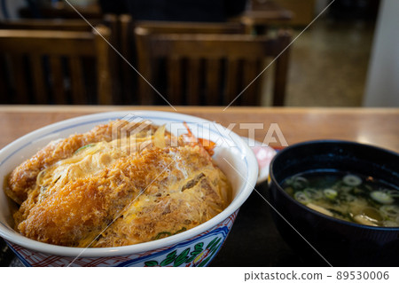 Shrimp and cutlet Abek bowl (Aomori prefecture) 89530006