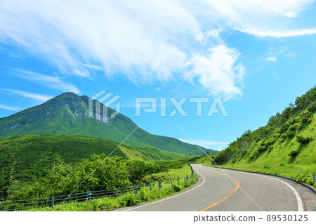 Hokkaido Shiretoko, Mt. Rausu in the blue sky 89530125