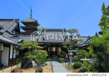 [Kagawa Prefecture] Fresh green Shido-ji five-storied pagoda and Entsu-ji Temple (86th Shidoji Temple) 89531258