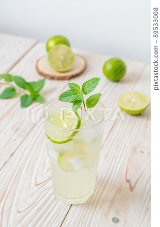 iced lime soda with mint iced lime soda with mint 89533008