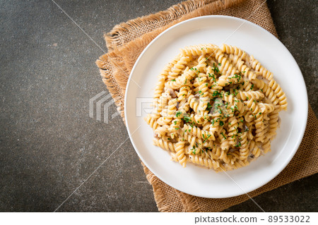 spiral pasta mushroom cream sauce spiral pasta mushroom cream sauce 89533022