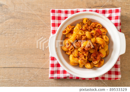 macaroni with tomatoes sauce and mince pork 89533329