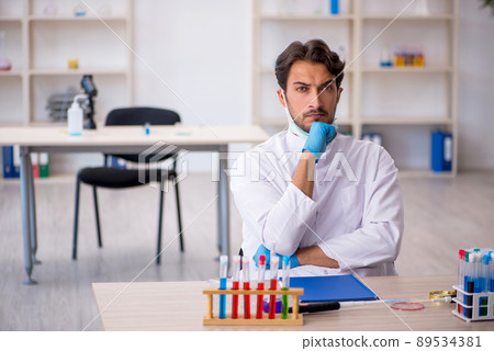 Young male chemist working at the lab Young male chemist working at the lab 89534381