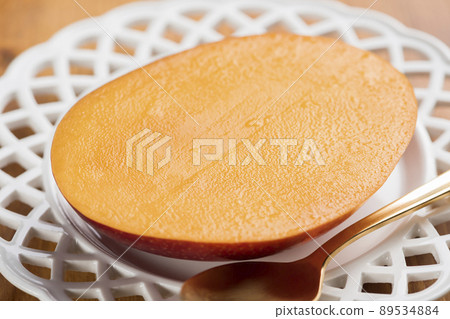 Cut and eat mango 89534884
