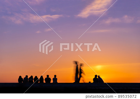 Evening glow 89535072