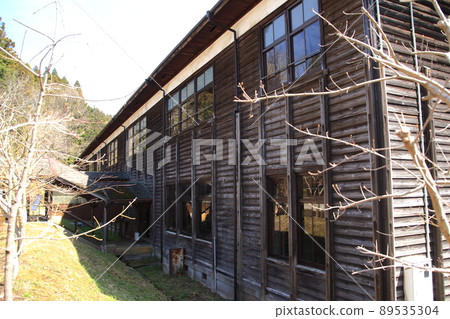 The wooden school building of the former Uta Elementary School, which was closed to the public The wooden school building of the former Uta Elementary School, which was closed to the public 89535304