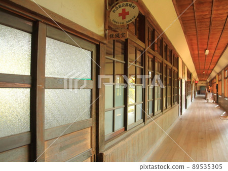 The wooden school building of the former Uta Elementary School, which was closed to the public The wooden school building of the former Uta Elementary School, which was closed to the public 89535305