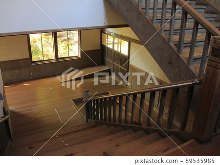 The wooden school building of the former Uta Elementary School, which was closed to the public The wooden school building of the former Uta Elementary School, which was closed to the public 89535985