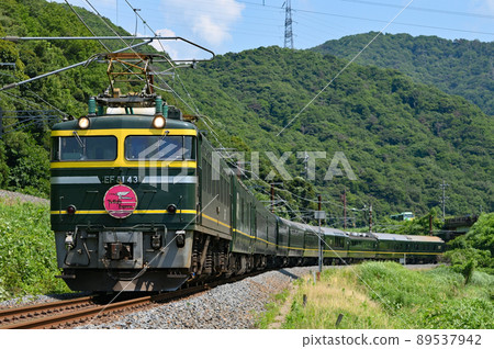 運行在北陸本線的暮光特快 89537942