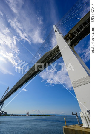 Shinminato Bridge in the blue sky 89538289