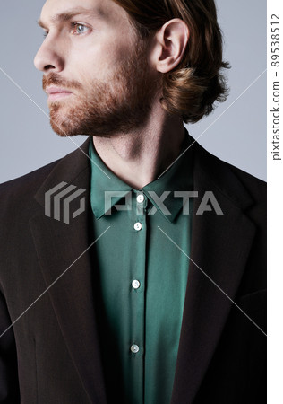 Handsome Man in Suit 89538512