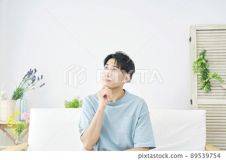 男人認為客廳 89539754