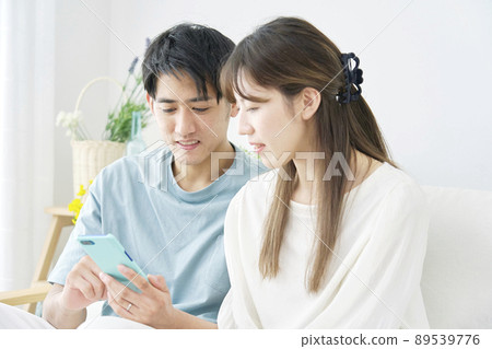 Couple smartphone living room Couple smartphone living room 89539776