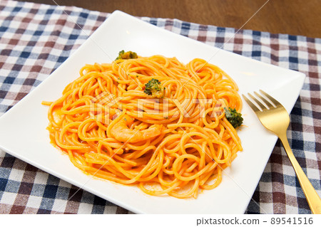 番茄奶油意大利面和金叉 89541516