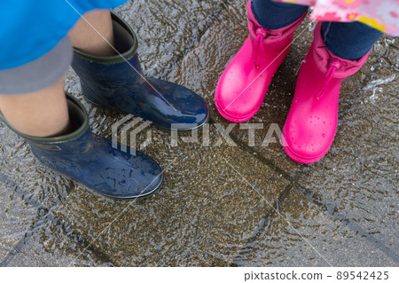 孩子們穿著 kappa 89542425